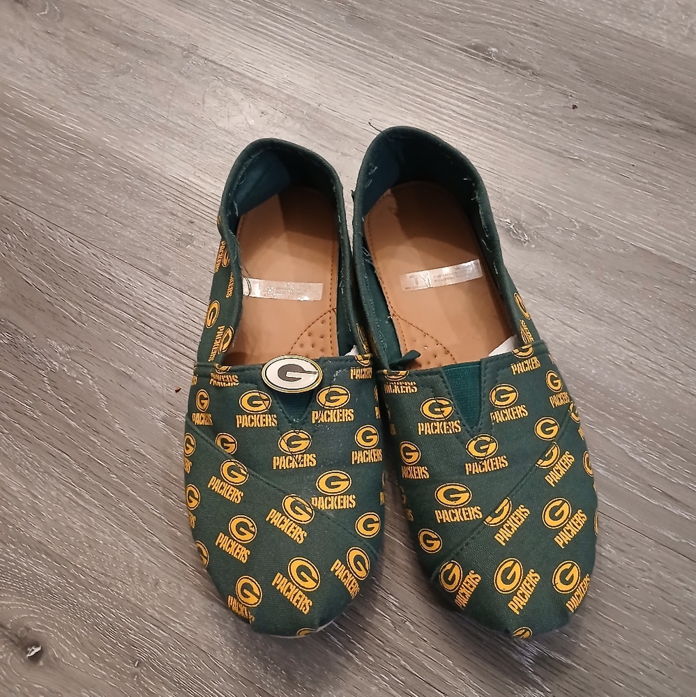 Ladies Packers Rubber Bottom Casual Shoes Sz. L Green and Yellow.